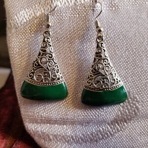 Green and Silver Plated Oxidized Filigree Dangle Triangle Earrings Pre-Owned EUC
